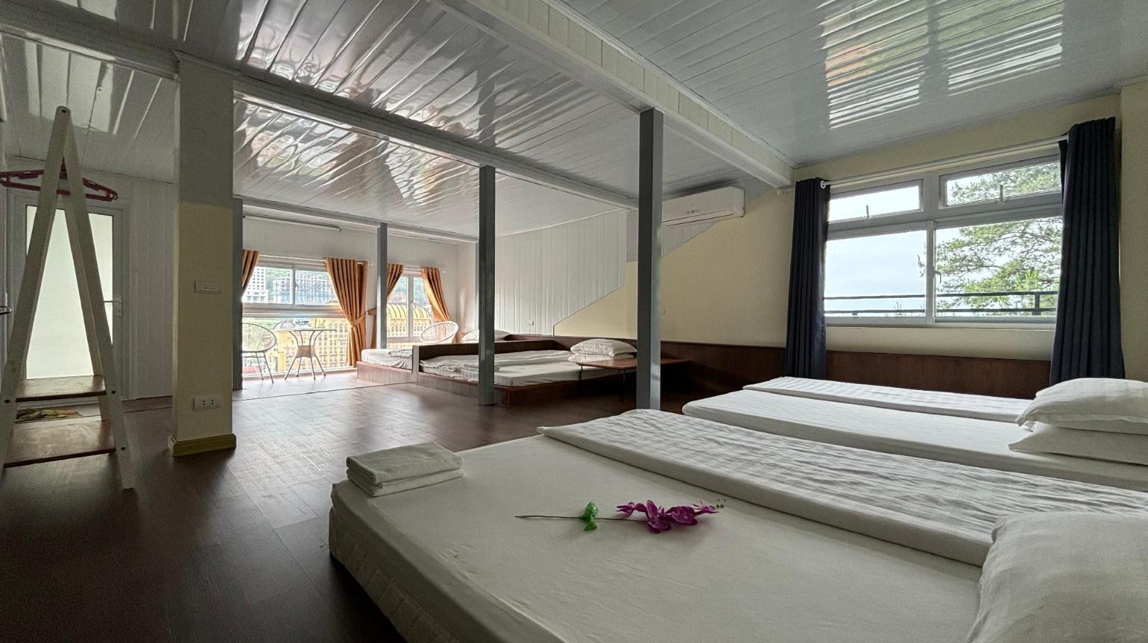 4-Bed Shared Room with Balcony - Guestroom