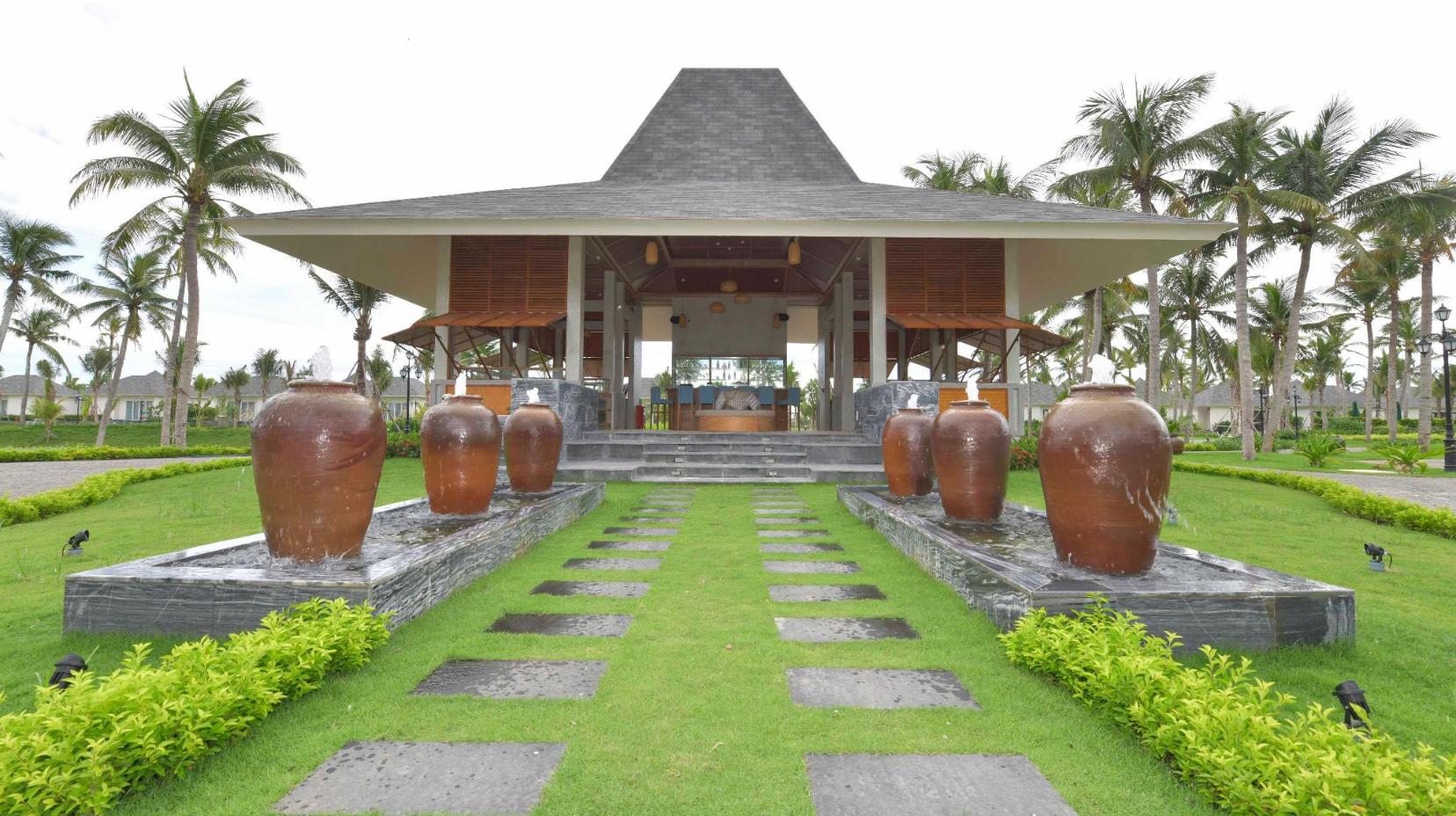 Poolside bar