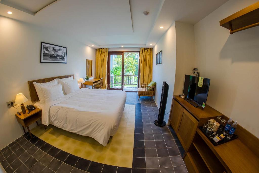 Deluxe Double or Twin Room with Pool View