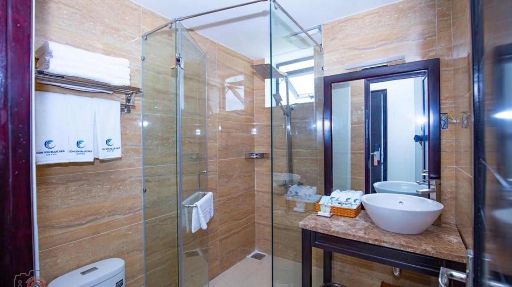 Triple Room - Bathroom