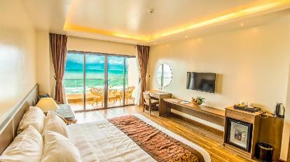 Deluxe Double Room with Sea View - Bed