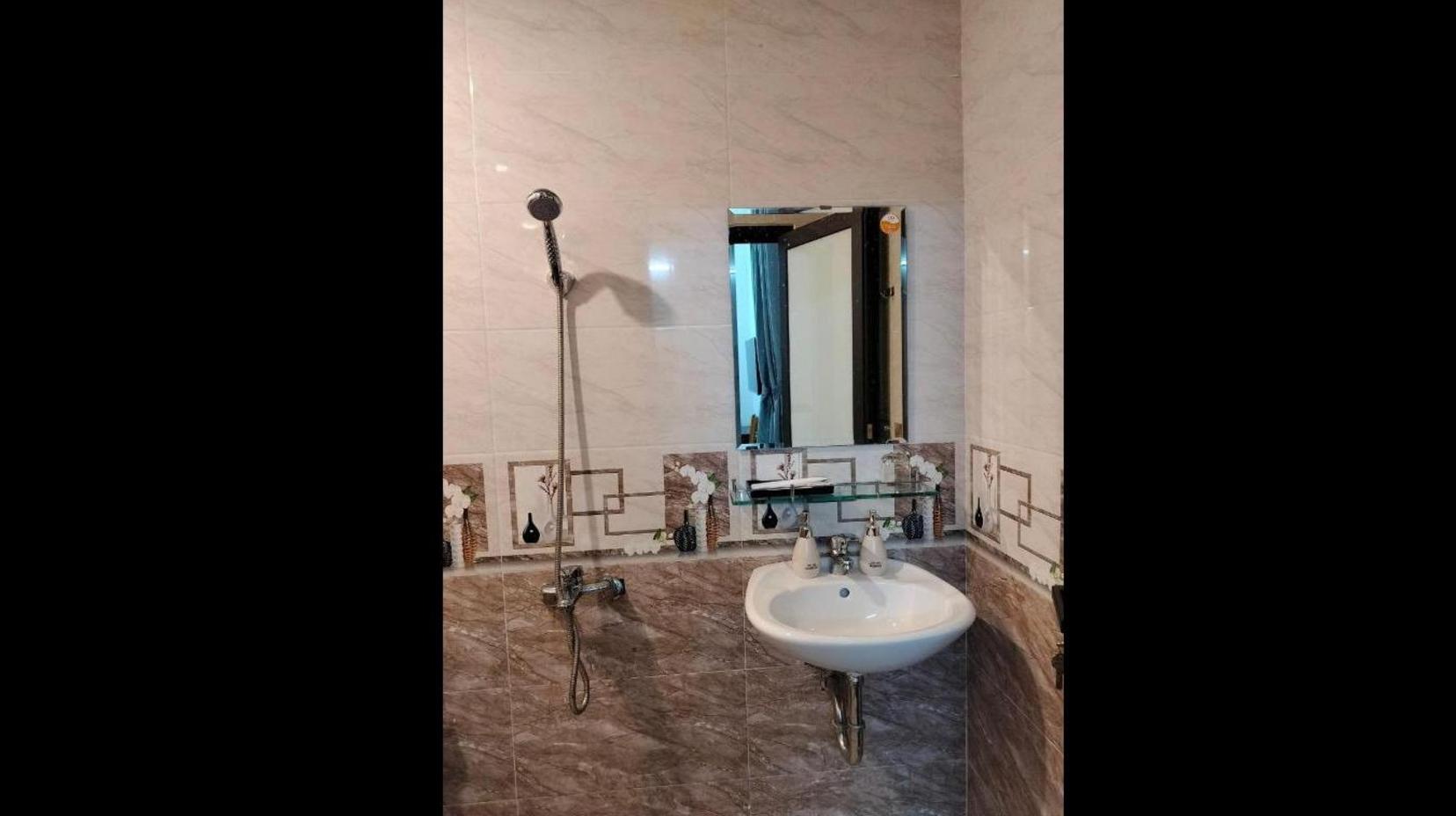 King Room with Balcony - Bathroom