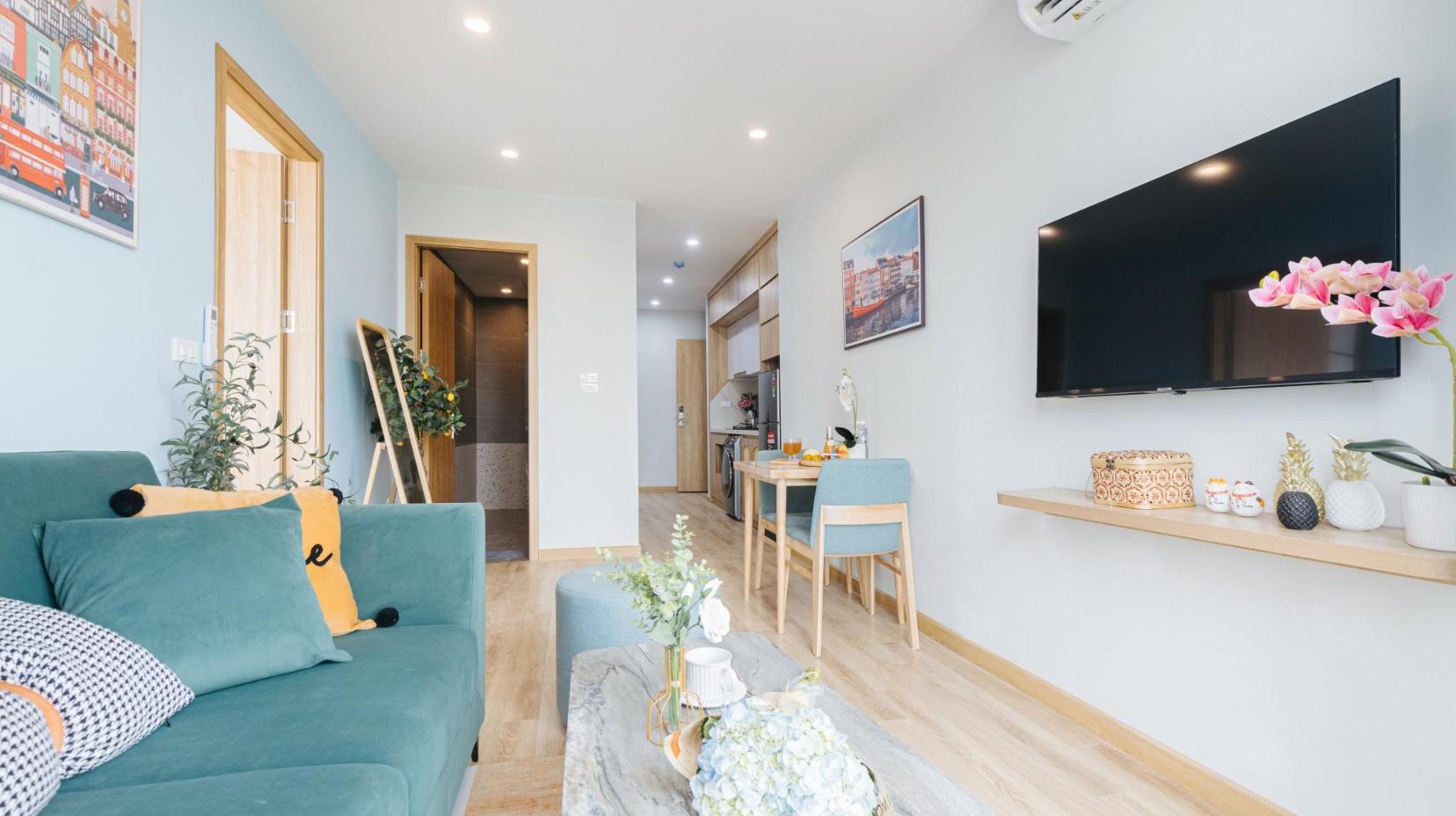 Apartment with Balcony and Kitchen