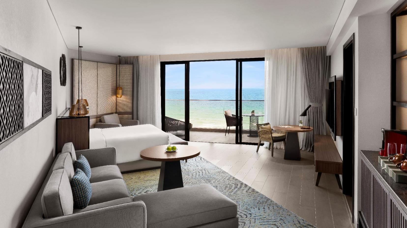 1 King Junior Suite Oceanfront View - View