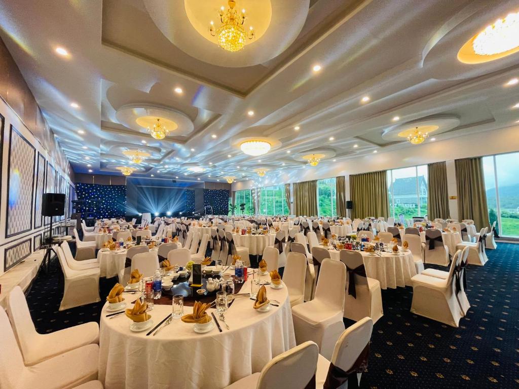 Banquet hall