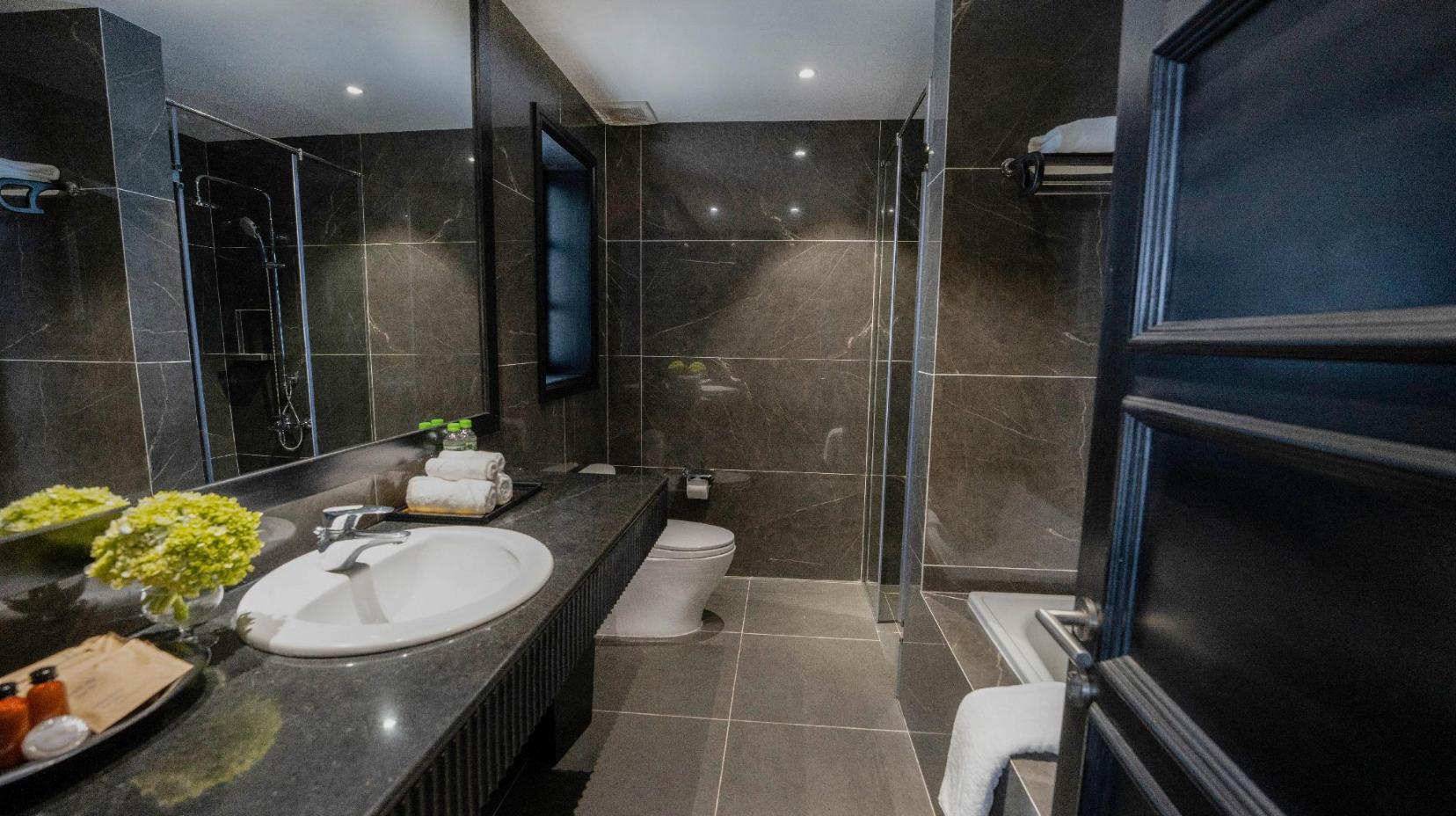 Executive King Suite - Bathroom