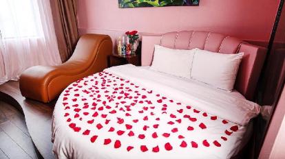 Love Room - Bed