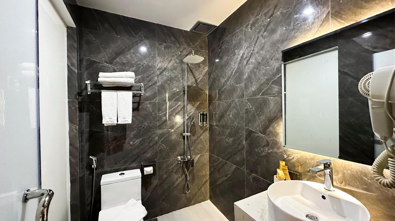 Superior Triple - Bathroom