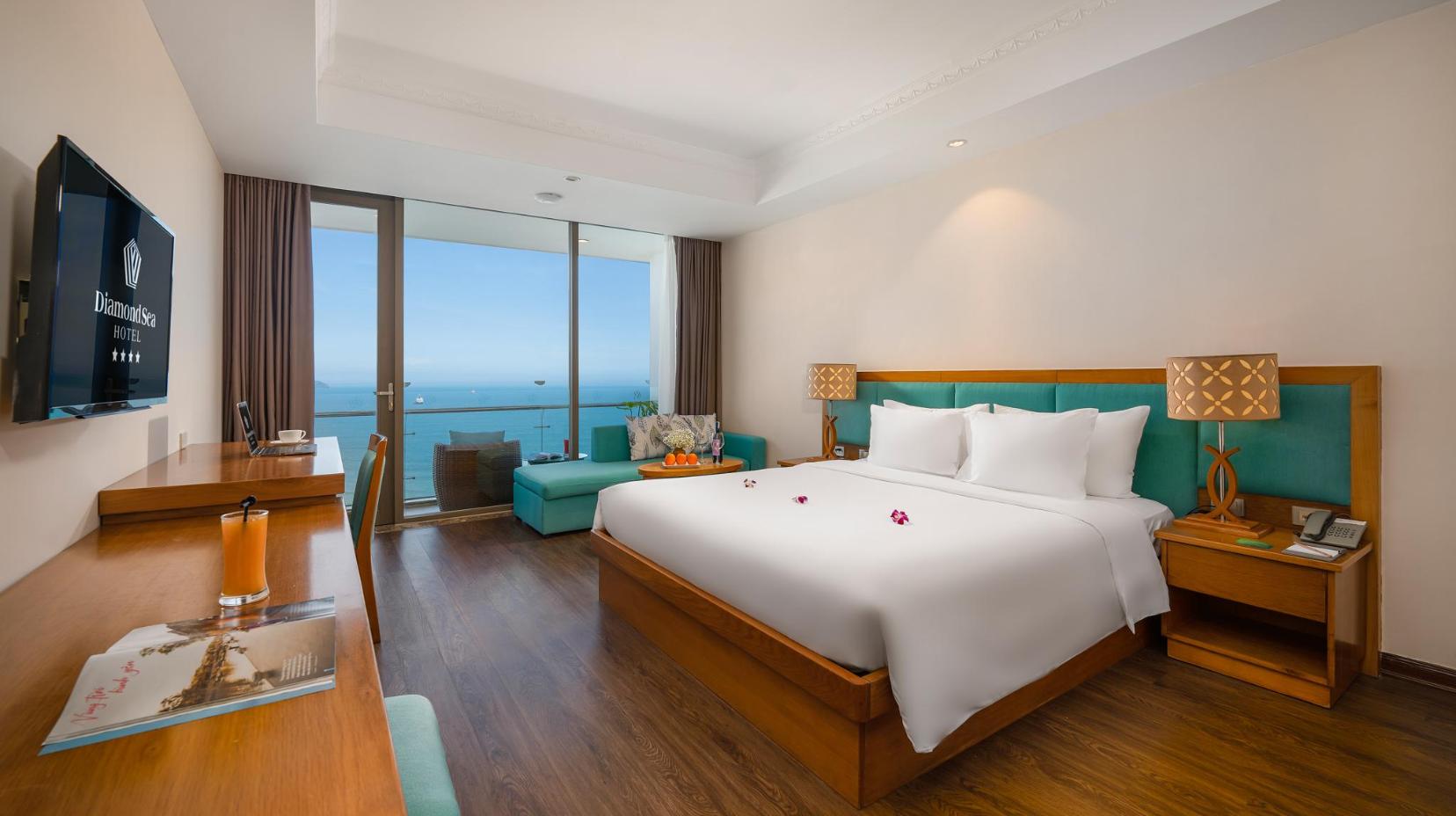 Premier Double Ocean View (Balcony, Bathtub) - Bedroom