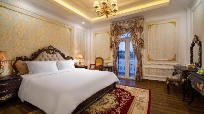 Deluxe Double Balcony Room - Bed