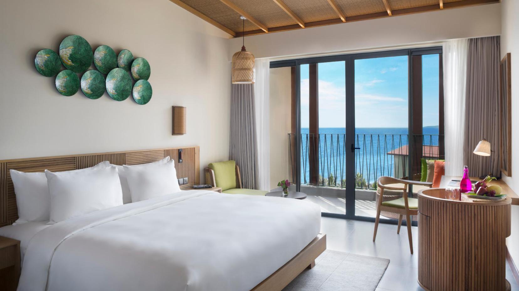 Premium Deluxe Ocean View King Room - Guestroom