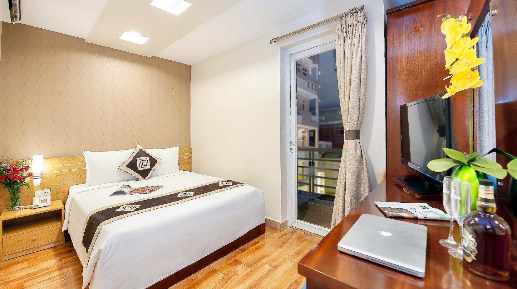 Executive Double Suite with Balcony - Guestroom