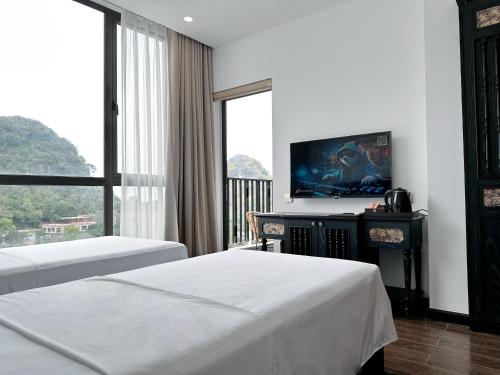 Standard Twin Room with Mountain View