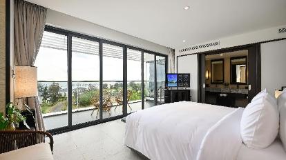 Garden View Junior Suite with King Bed - View