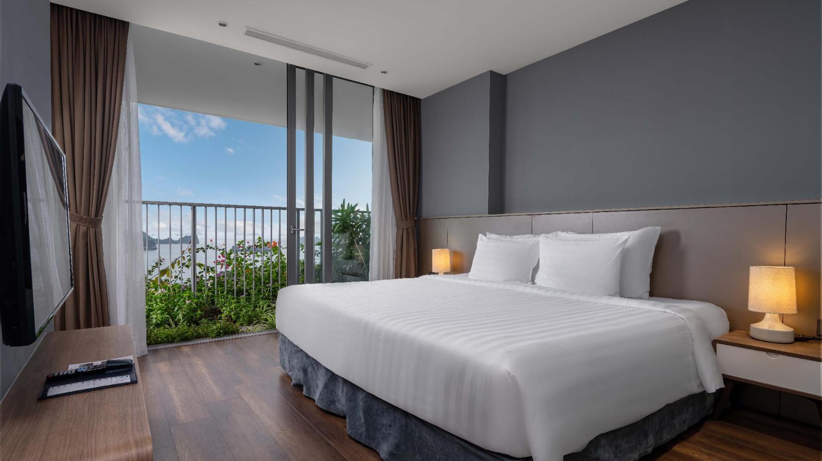 1-Bedroom Deluxe Ocean View Residence - Bed