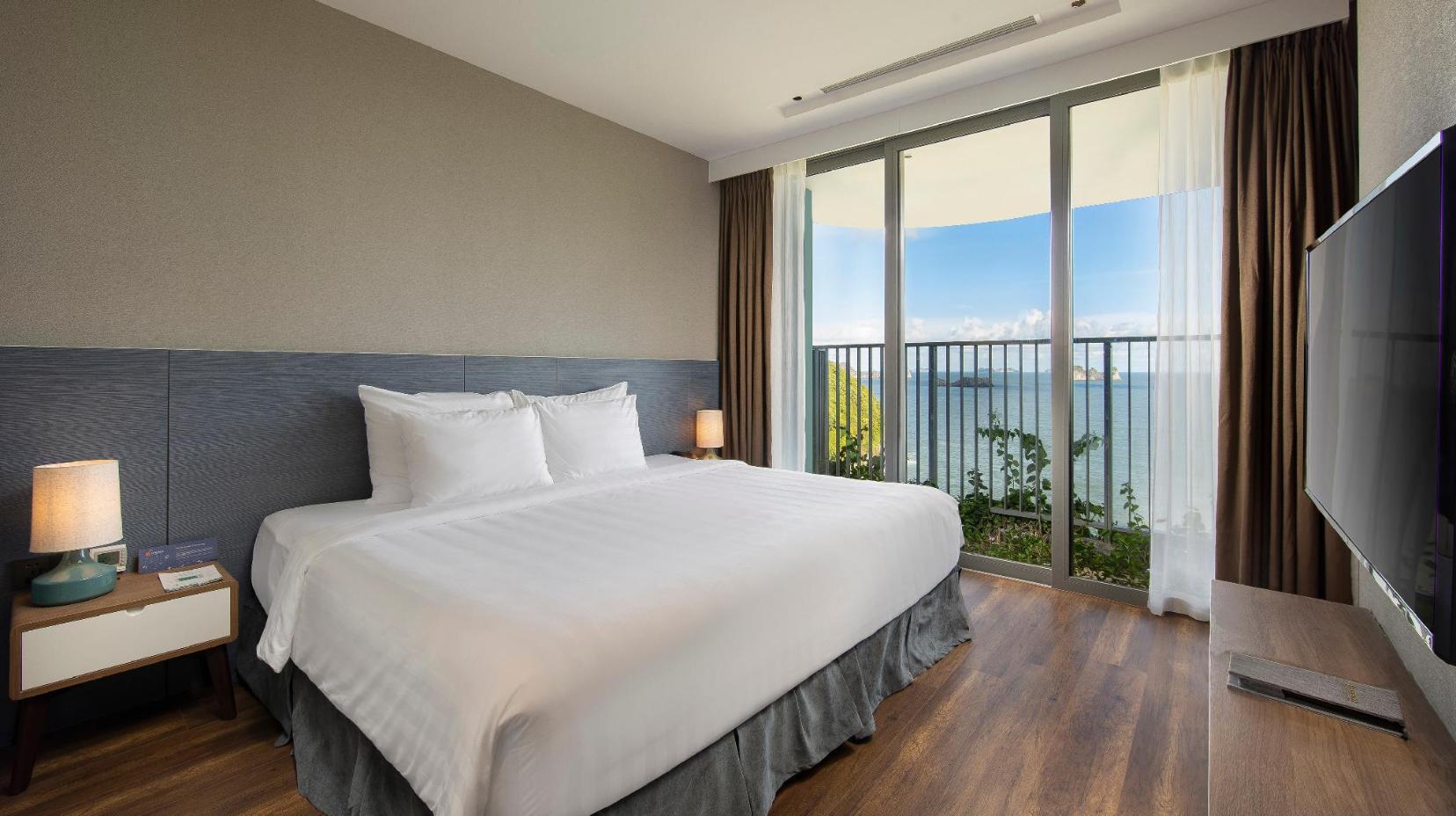 1-Bedroom Premier Ocean View Residence - Bed