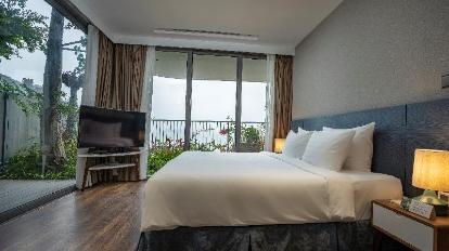 3-Bedroom Premier Ocean View Residence - Bed