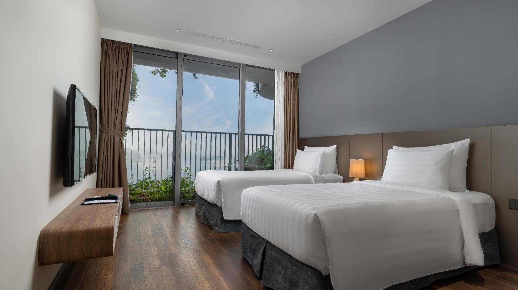 2-Bedroom Deluxe Ocean View Residence - Bed