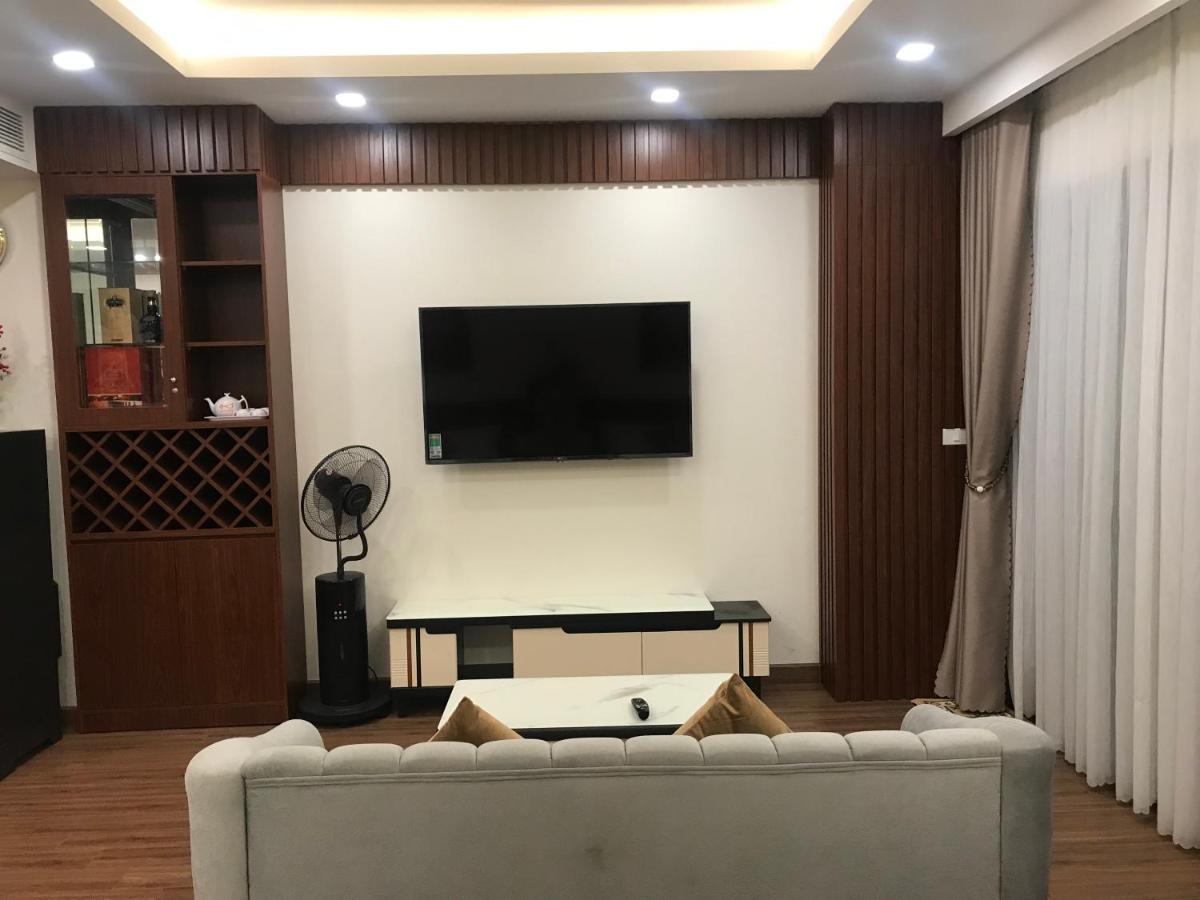 Shared lounge/TV area