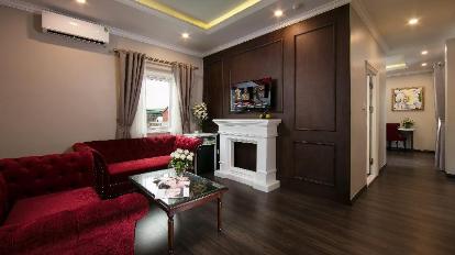 King Suite with Sofa Bed and Living Room - Bedroom