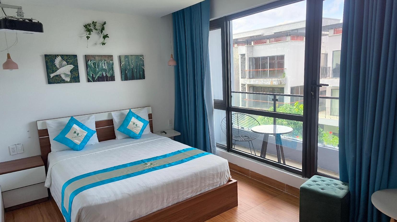 Deluxe Double Room with Balcony - Bed