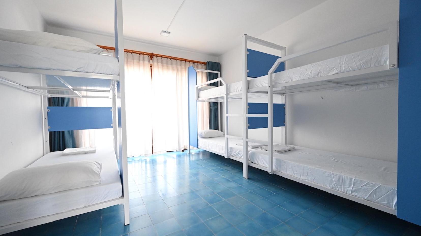 Bed in 10 Bed Female Only AC Dormitory Room with Ensuite Bathroom - Bed