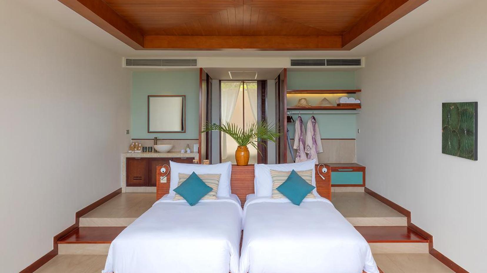 2-Bedroom Ocean View Suite - All Spa Treatment Included - Bed