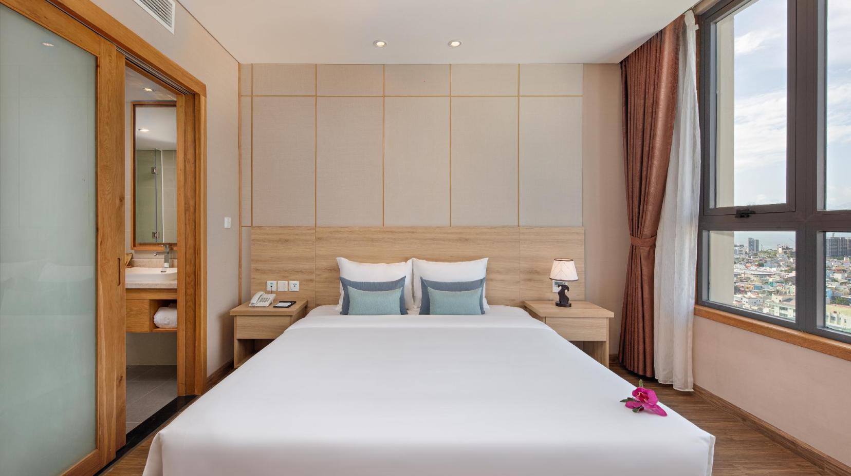 Grand Deluxe Double Room - Bed