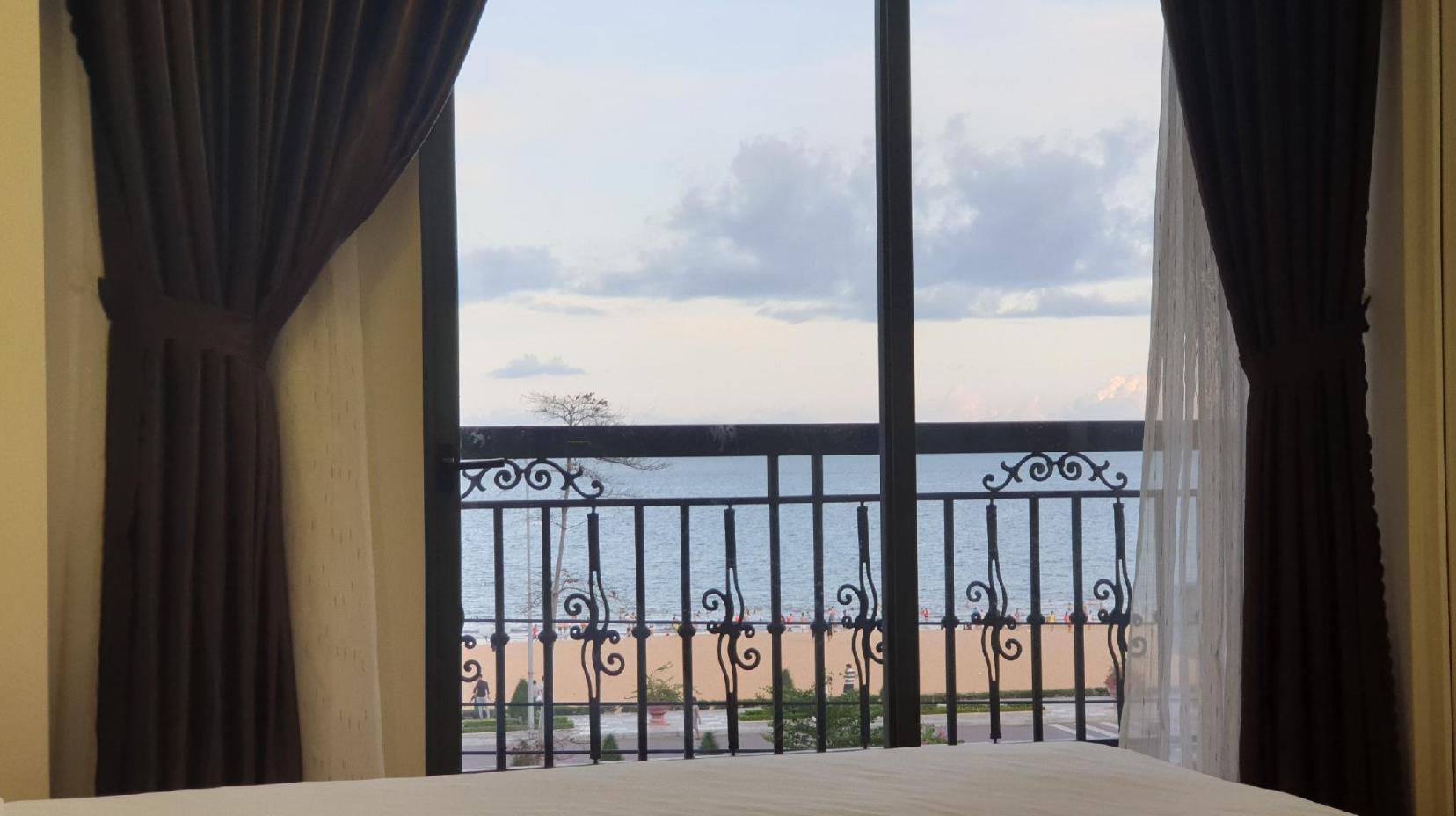 Deluxe double room with sea view King - View