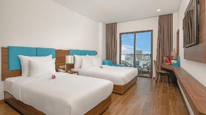 Deluxe Triple City View - Guestroom