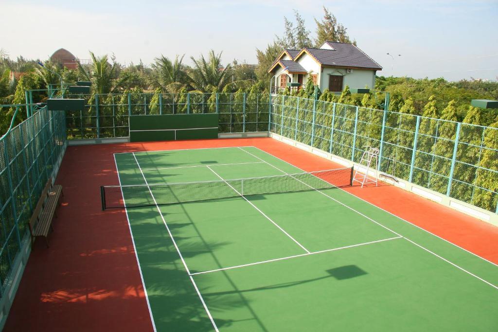 Tennis court