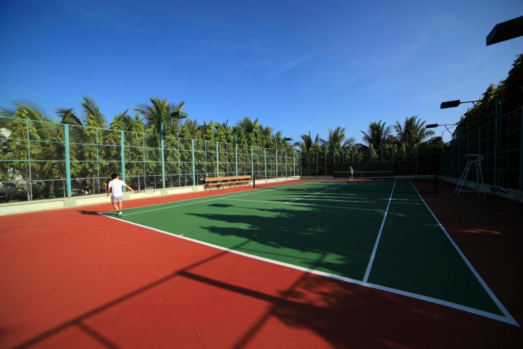 Tennis court