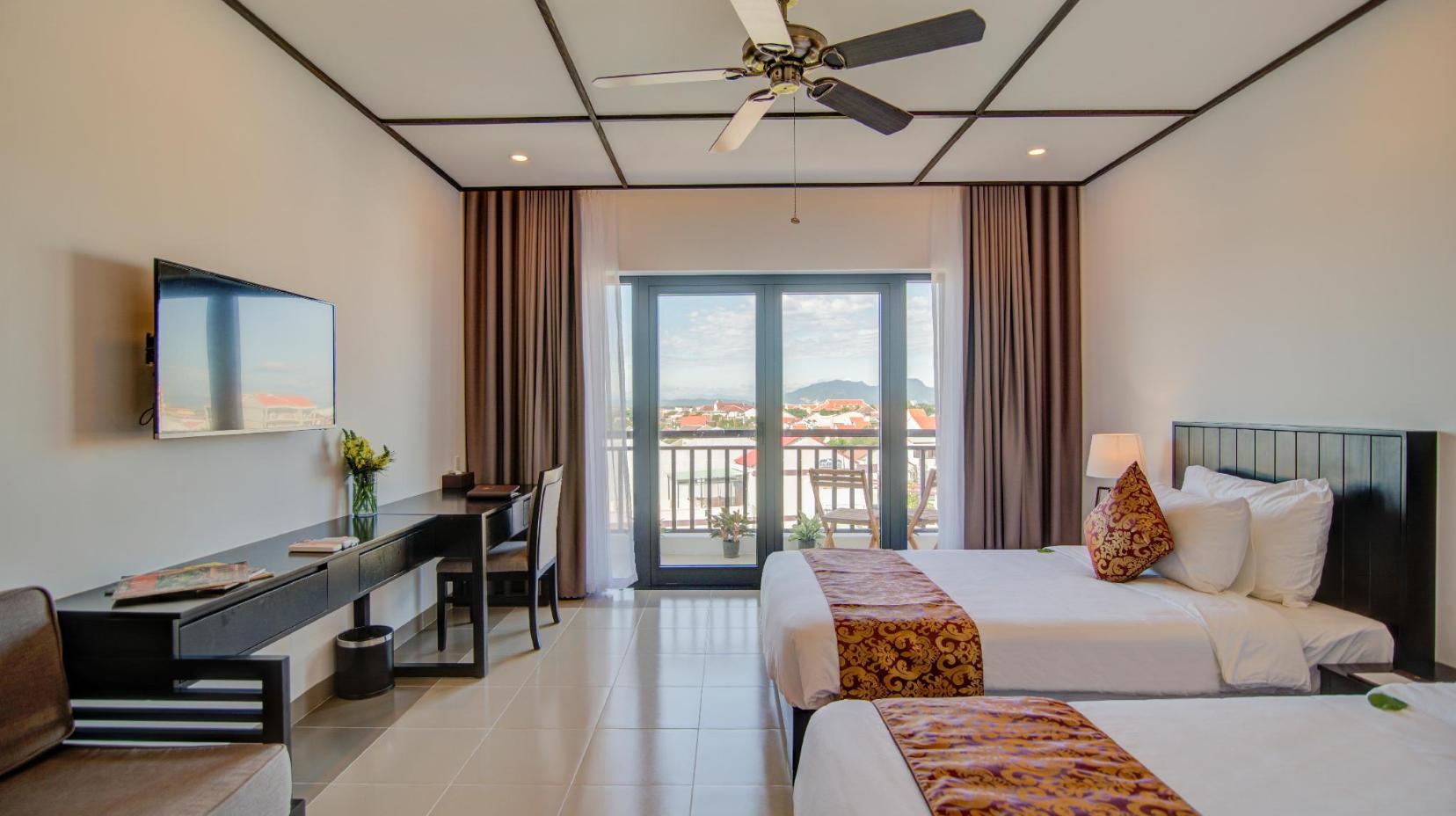 Deluxe Twin Room with Balcony - Bed