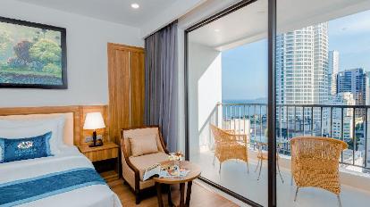 Premier Sea View Double Room - Bed