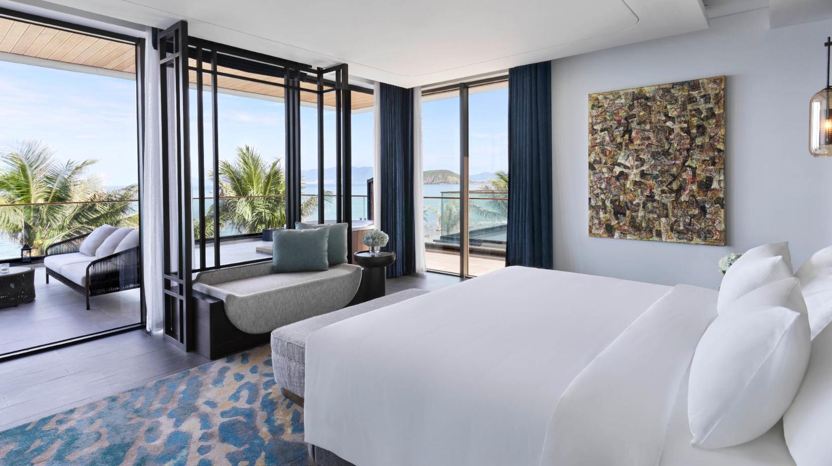 Ocean Front Suite - Bed