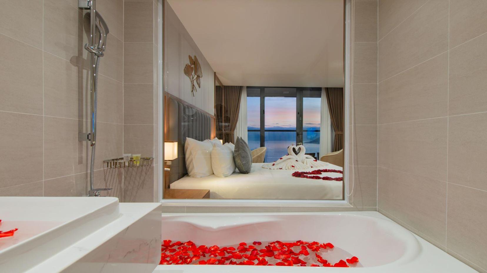 Premier Deluxe Ocean View - Bathroom