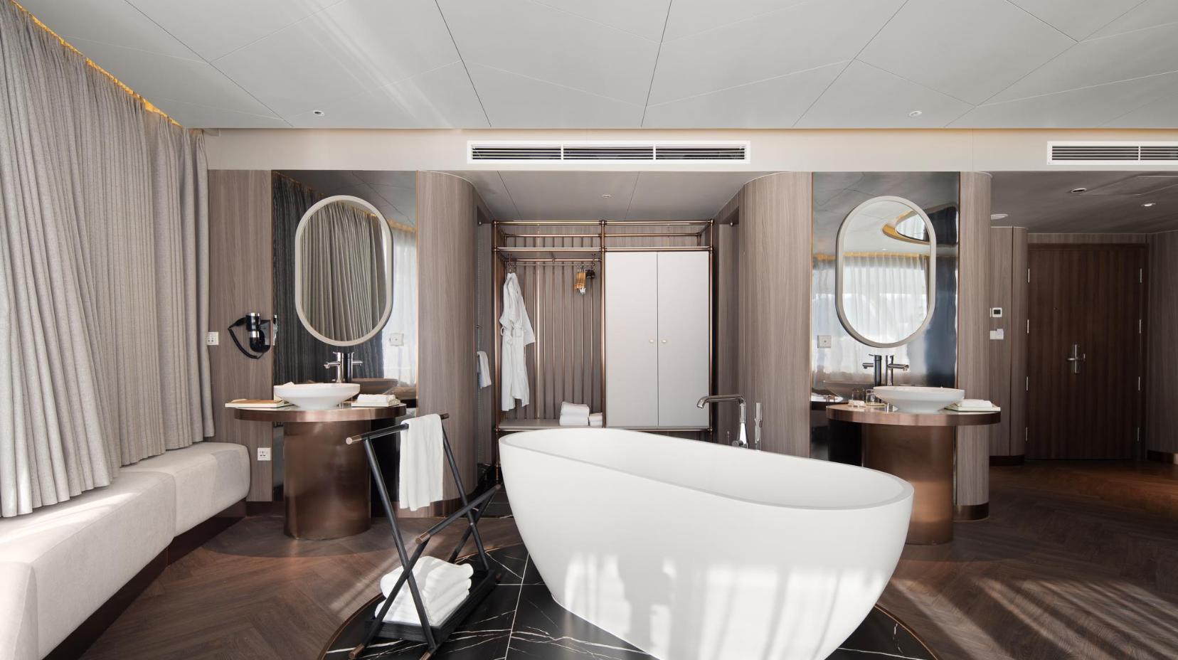 Luxury Panoramic Suite - Bathroom