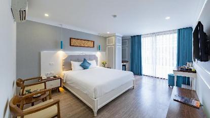 Premier Double with Balcony - Amenity (Guest room)