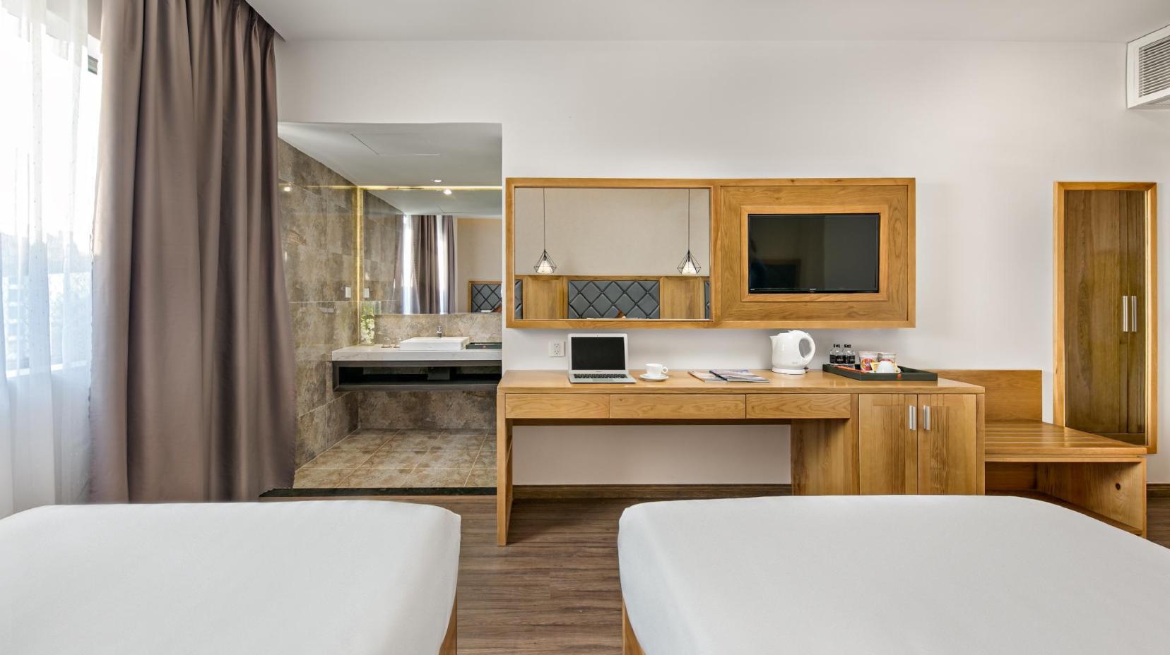 Premier Twin Room with View - Bathroom