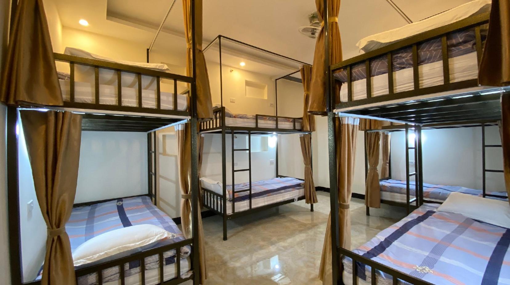 1 Person in 8-Bed Dormitory with Shared Bathroom - Mixed - Bed