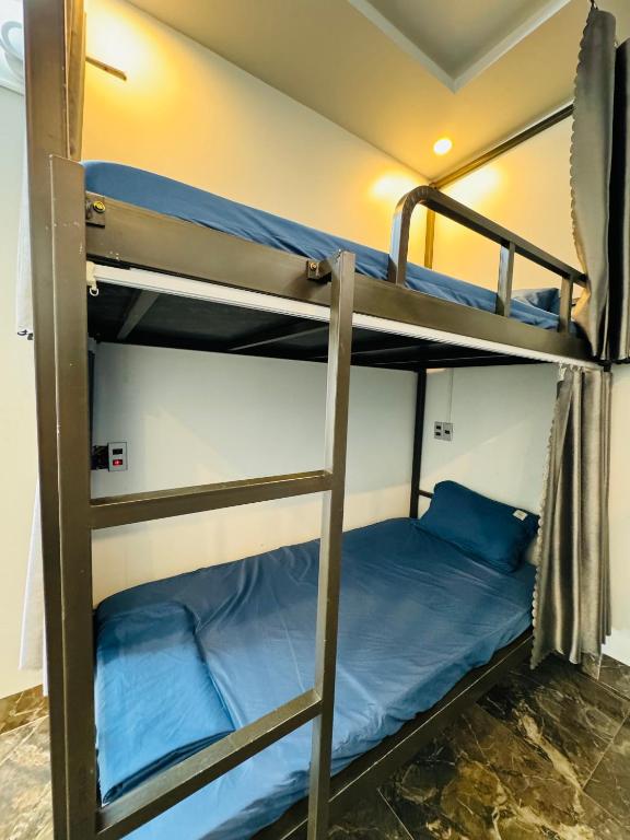 Bunk Bed in Mixed Dormitory Room