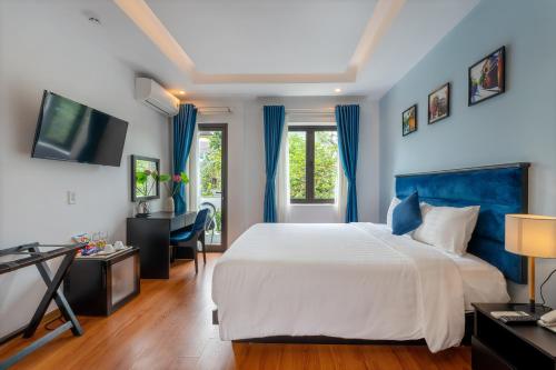 Deluxe Double or Twin Room with Balcony