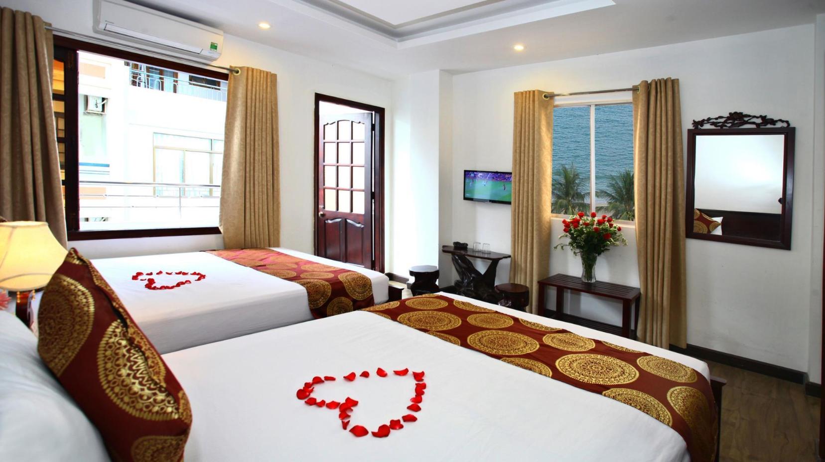 Deluxe Twin Room with Balcony and Sea View