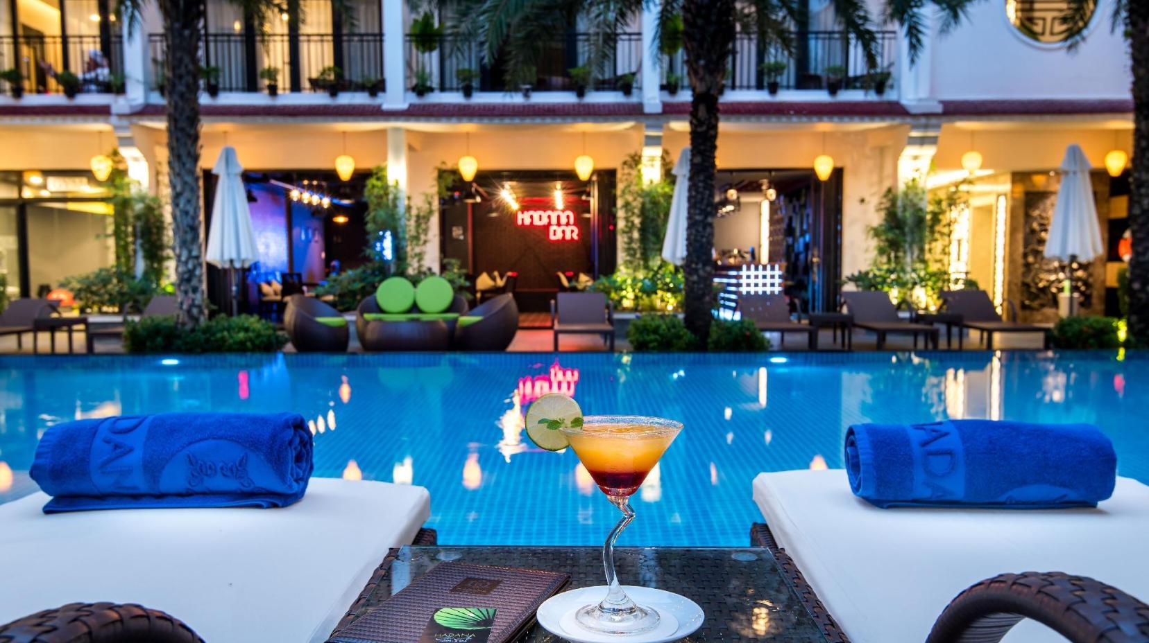 Poolside bar