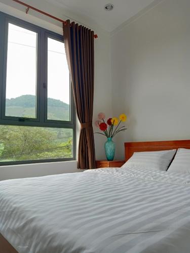 Single Room with Mountain View