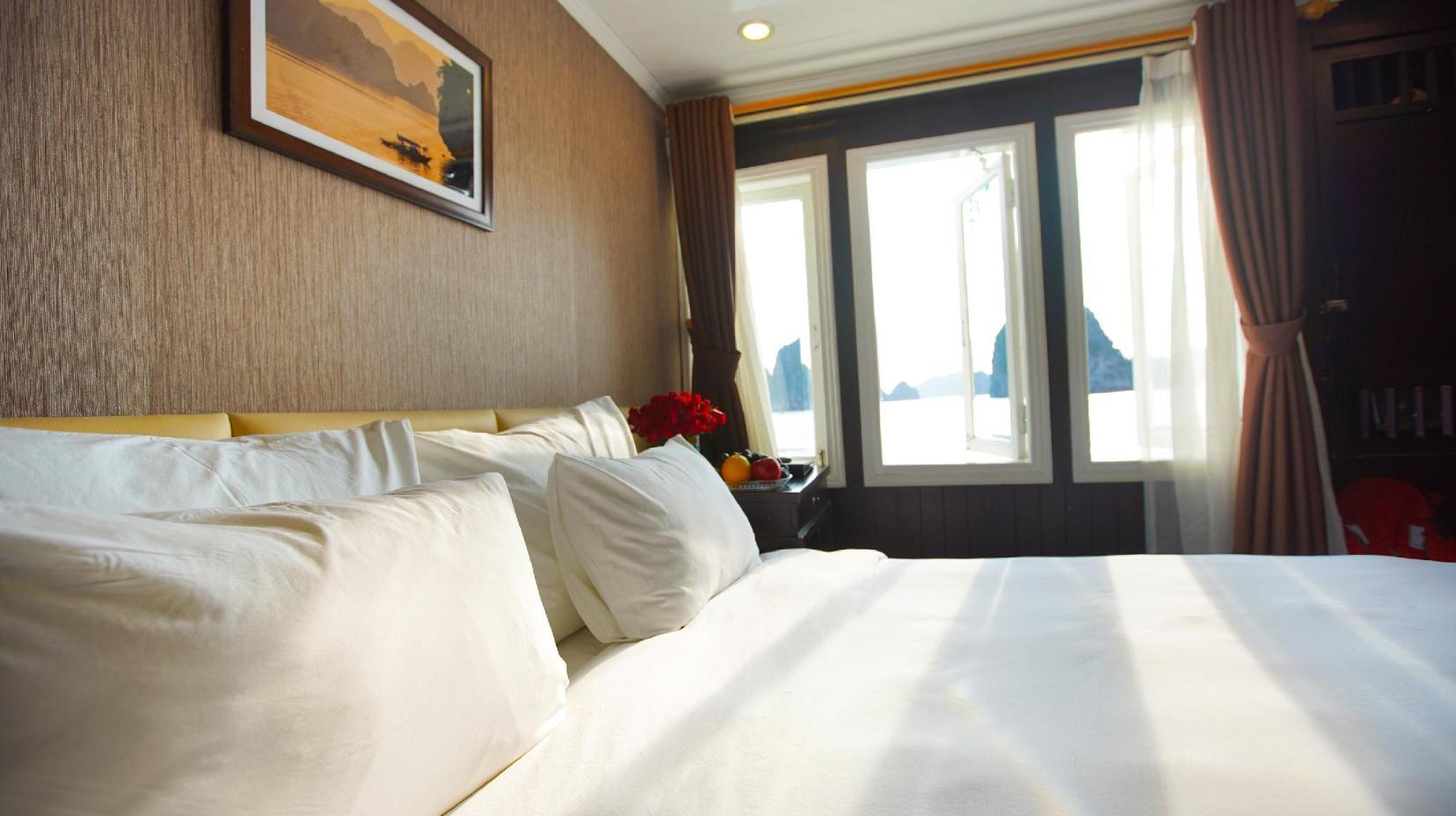 Premium Ocean View Room - Bed