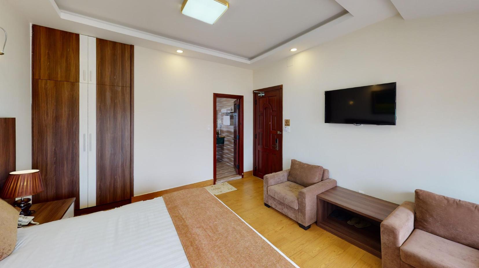 Deluxe Double with Balcony - Guestroom