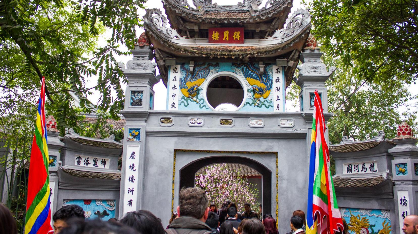 Ngoc Son Temple - 150 m from property