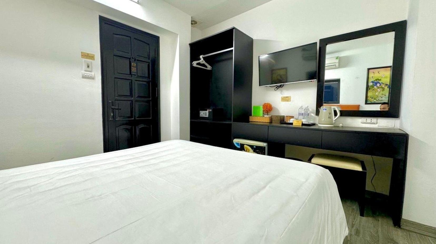 Standard Double Room with Outdoor Private Bathroom - Bed