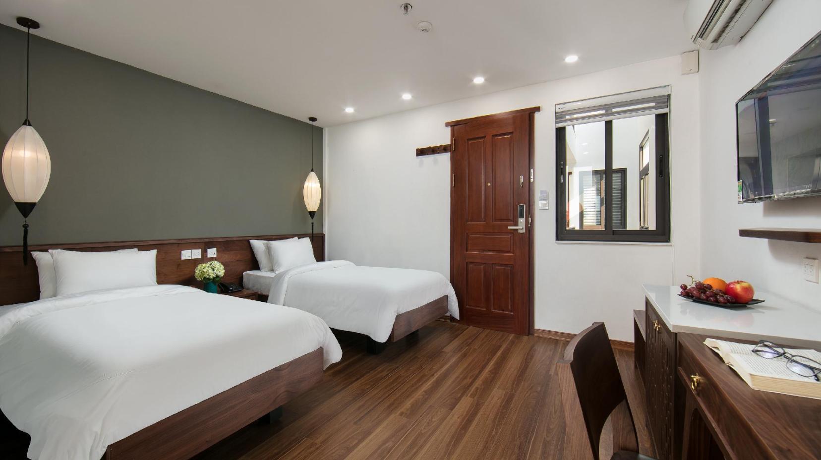 Deluxe Double or Twin with Balcony - Bed